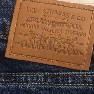 NWOT Levi’s 70’s High Flare indigo dark wash jeans